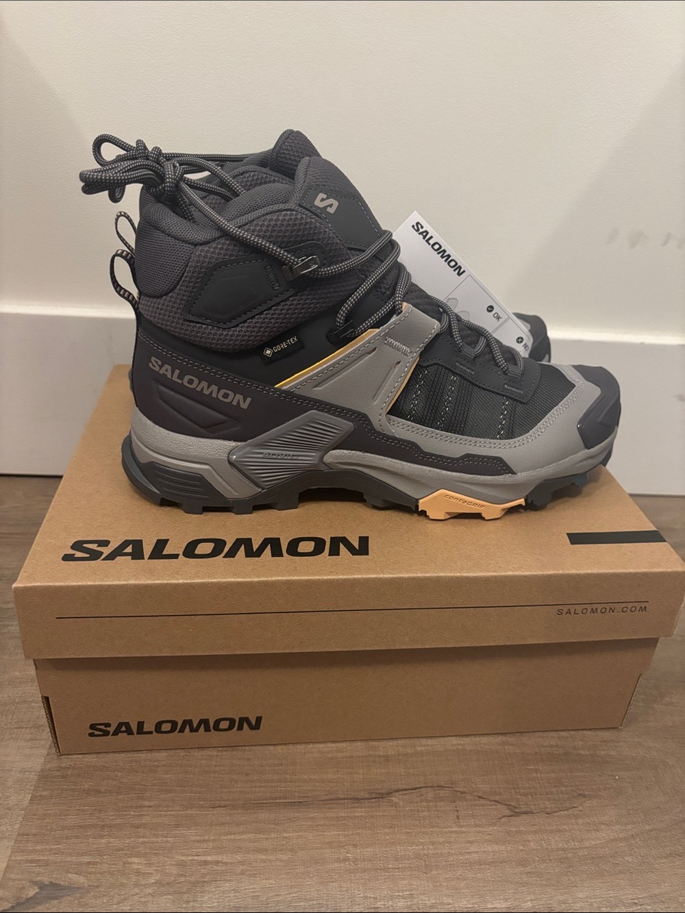 Salomon Women’s X Ultra 5 Mid Gore Tex hiking boot size 7 New with box